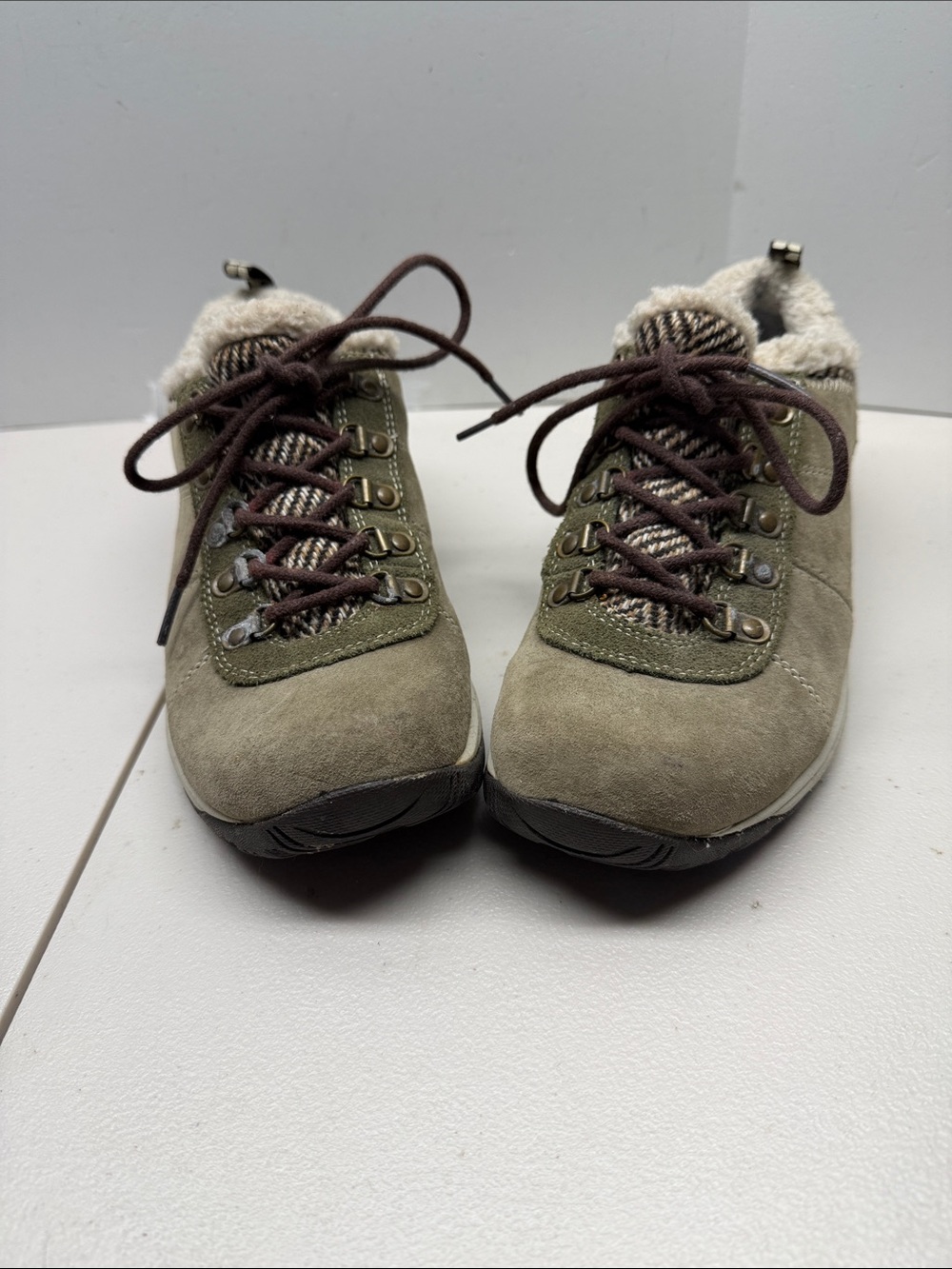 Women’s Lace-Up Suede Boots with Faux Fur Collar - Olive